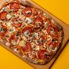 Фото к позиции меню Римская пицца Трюфельная пепперони средняя