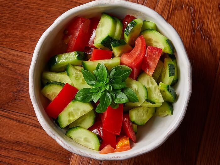 Салат овощной с маслом или сметаной