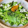 Фото к позиции меню Зеленый салат с брынзой и авокадо