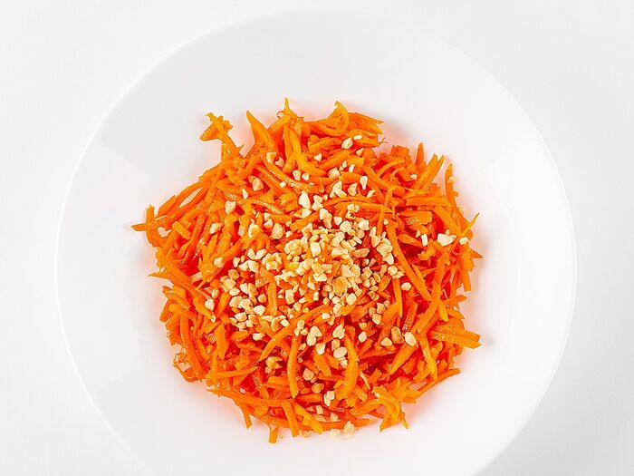 Морковь по-корейски с арахисом