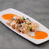 Фото к позиции меню Греческий салат с лососем и парментье из сладкого перца