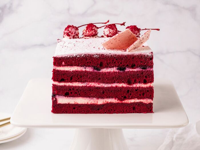 Торт Красный бархат сметанный со смородиной