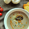 Фото к позиции меню Грибной крем-суп с чесночными гренками