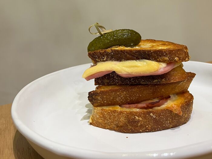 Гриль-сэндвич с ветчиной и сыром