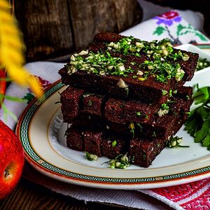 Ржаные гренки с чесночной заправкой