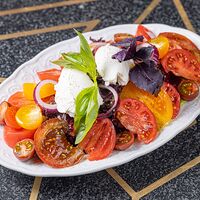 Салат Regent из томатов в греческом стиле