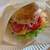 Фото к позиции меню Сэндвич с ветчиной и сыром