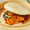 Фото к позиции меню Булочка Бао с тофу и шиитаке в жгучем чили