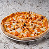 Фото к позиции меню Пицца с креветками, лососем и красной икрой