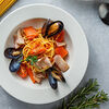 Фото к позиции меню Спагетти с морепродуктами и соусом Сальса
