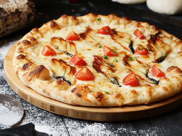 Пицца с угрем и помидорами черри 32 см