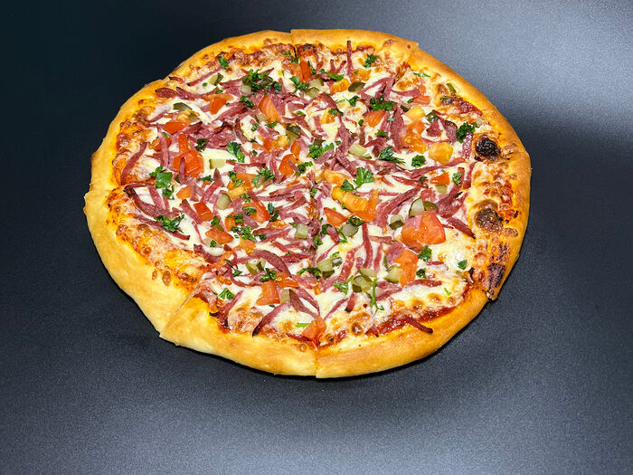 Пицца с копчёной колбаской