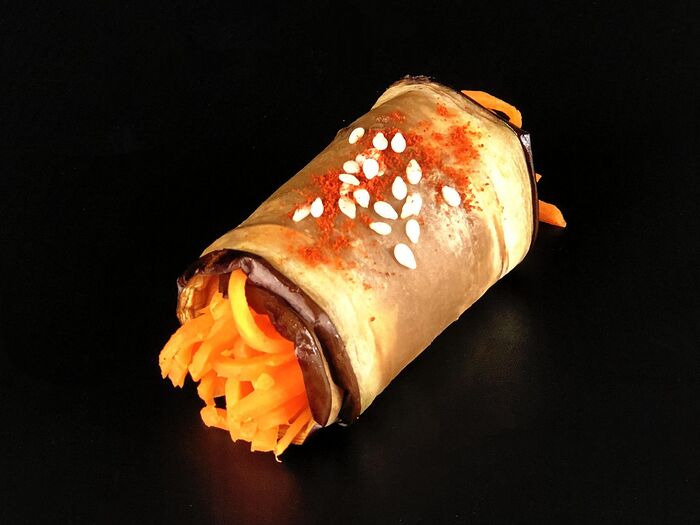 Рулеты из баклажанов с морковью по-корейски