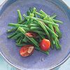 Фото к позиции меню Зеленая фасоль с чесноком и томатами черри