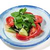 Фото к позиции меню Салат из свежих томатов, огурцов и красного лука