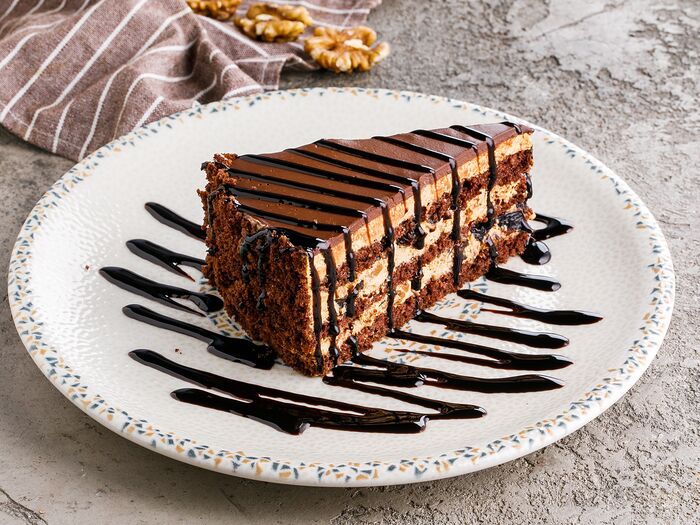 Шоколадный десерт с черносливом