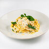 Фото к позиции меню Спагетти с камчатским крабом в сливочном соусе
