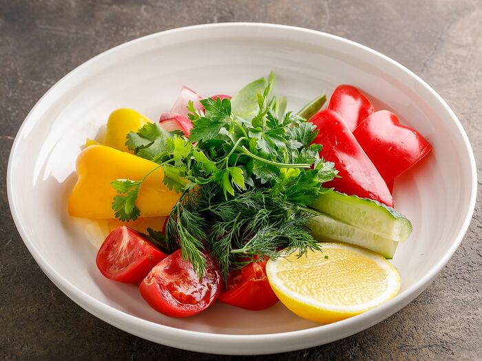 Тарелка садовых овощей