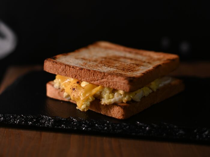 Сэндвич сырный с яйцом