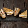 Фото к позиции меню Темпурный сэндвич с крабом