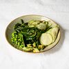 Фото к позиции меню Зеленый салат с бобами эдамамэ