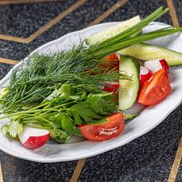 Зелень и овощи с грядки