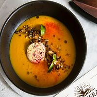 Тыквенный суп гранолой карри и маслом горгонзола