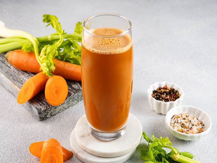 Свежевыжатый сок из моркови и сельдерея