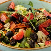 Салат овощной с сёмгой