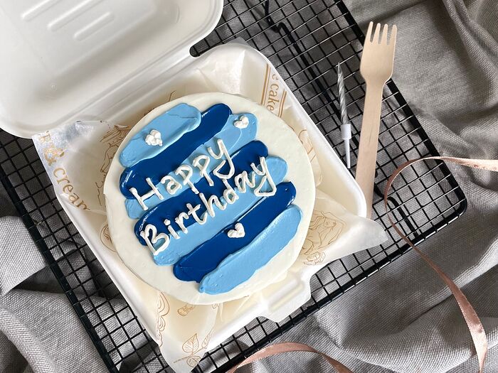 Бенто-торт с синими мазками Happy Birthday