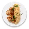 Фото к позиции меню Куриное бедро в орехово-сливочном соусе со спагетти