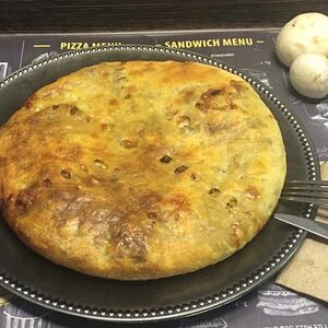 Пирог с говядиной и сыром и грибами