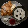 Фото к позиции меню Завтрак с овсяной кашей и круассаном