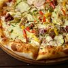 Фото к позиции меню Пикантная пицца с курицей, овощами и песто