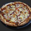 Фото к позиции меню Пицца с соусом BBQ, куриным филе и пастрами