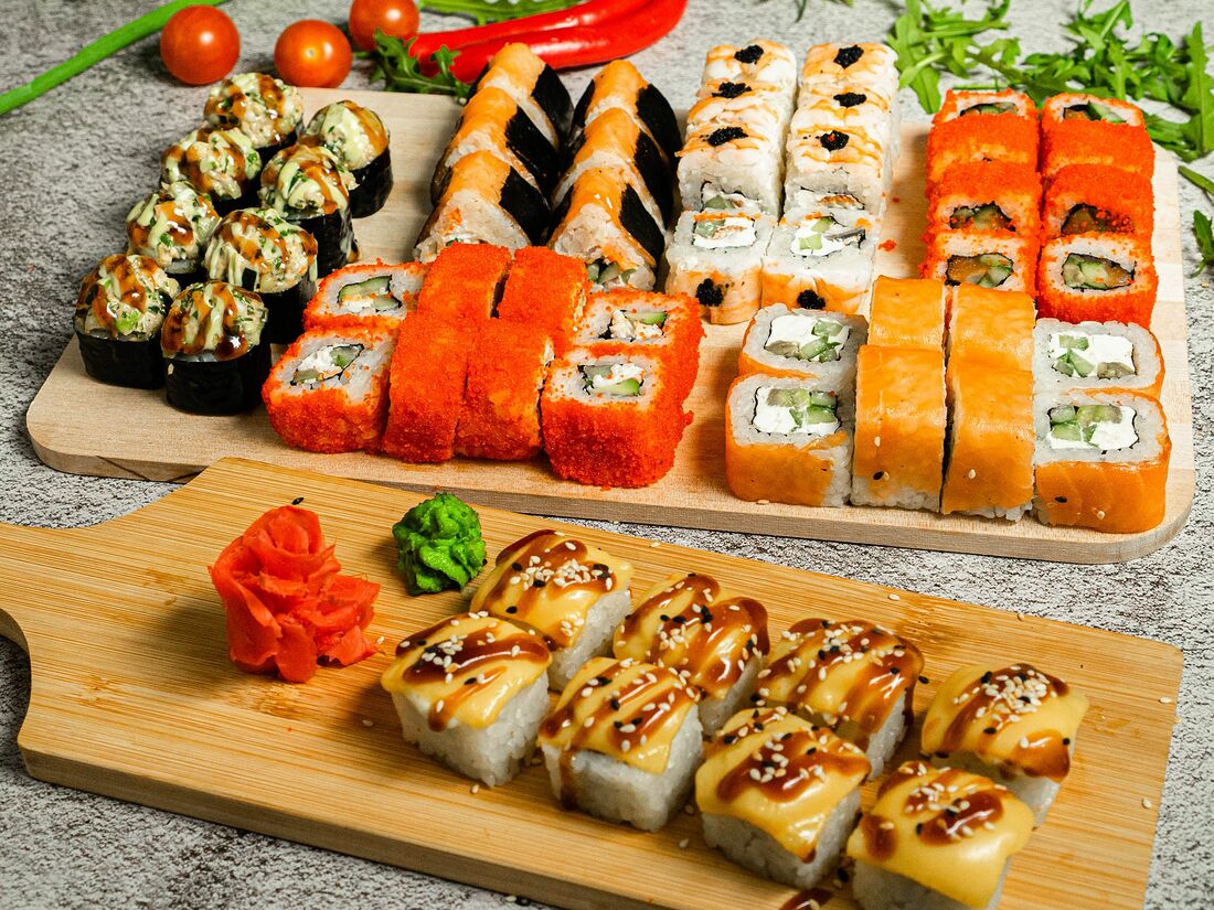 Тверь заказать суши на дом с доставкой. Суши по английскому. Панда суши Томск меню. Все виды запечённых рол. Доставка суши на дом.