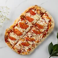 Пицца Маргарита с томатами