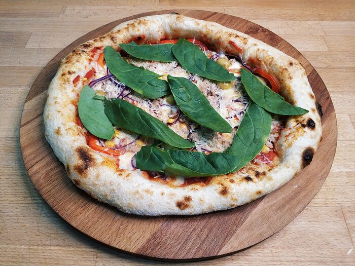 Пицца с тунцом неаполитанская
