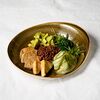 Фото к позиции меню Салат с тофу и бурым рисом