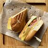 Фото к позиции меню Сэндвич с ветчинной и сыром