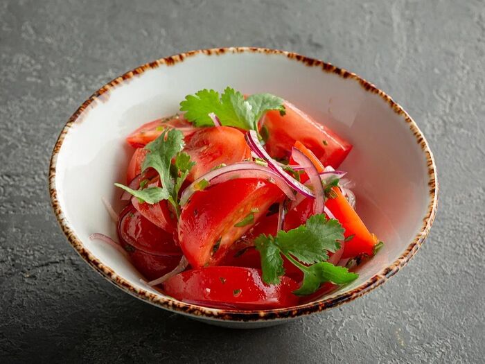Бакинские томаты с кинзой и красным луком