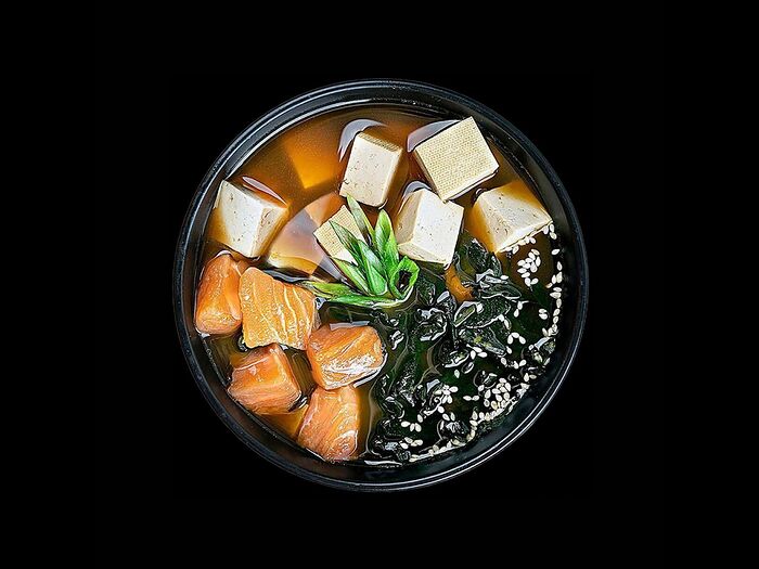 Мисо-суп с лососем и тофу