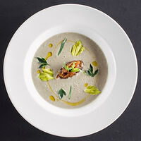 Сливочный крем-суп из устриц с трюфельным маслом