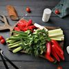 Фото к позиции меню Тарелка из свежих овощей и зелени