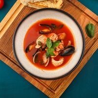 Средиземноморский суп с морепродуктами