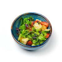 Овощной салат с черри и авокадо