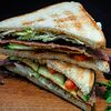 Фото к позиции меню Клаб-сэндвич со cвинoй вырезкой