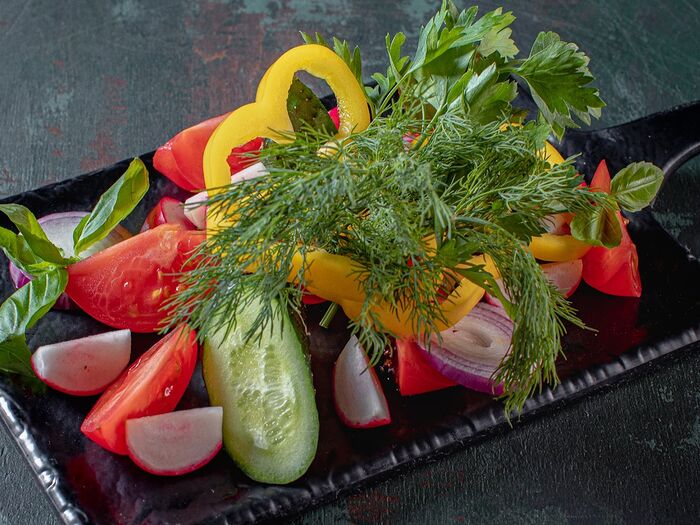 Нарезка свежих овощей