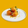 Фото к позиции меню Сырные шарики Халлуми с медово-горчичным соусом