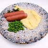 Фото к позиции меню Сосиски с картофельным пюре и зеленым горошком